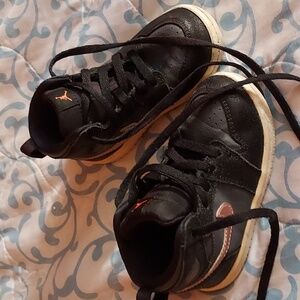 💜2/$15 or 4/$25 Boys size 7C Nike Jordan Hightop Sneakers